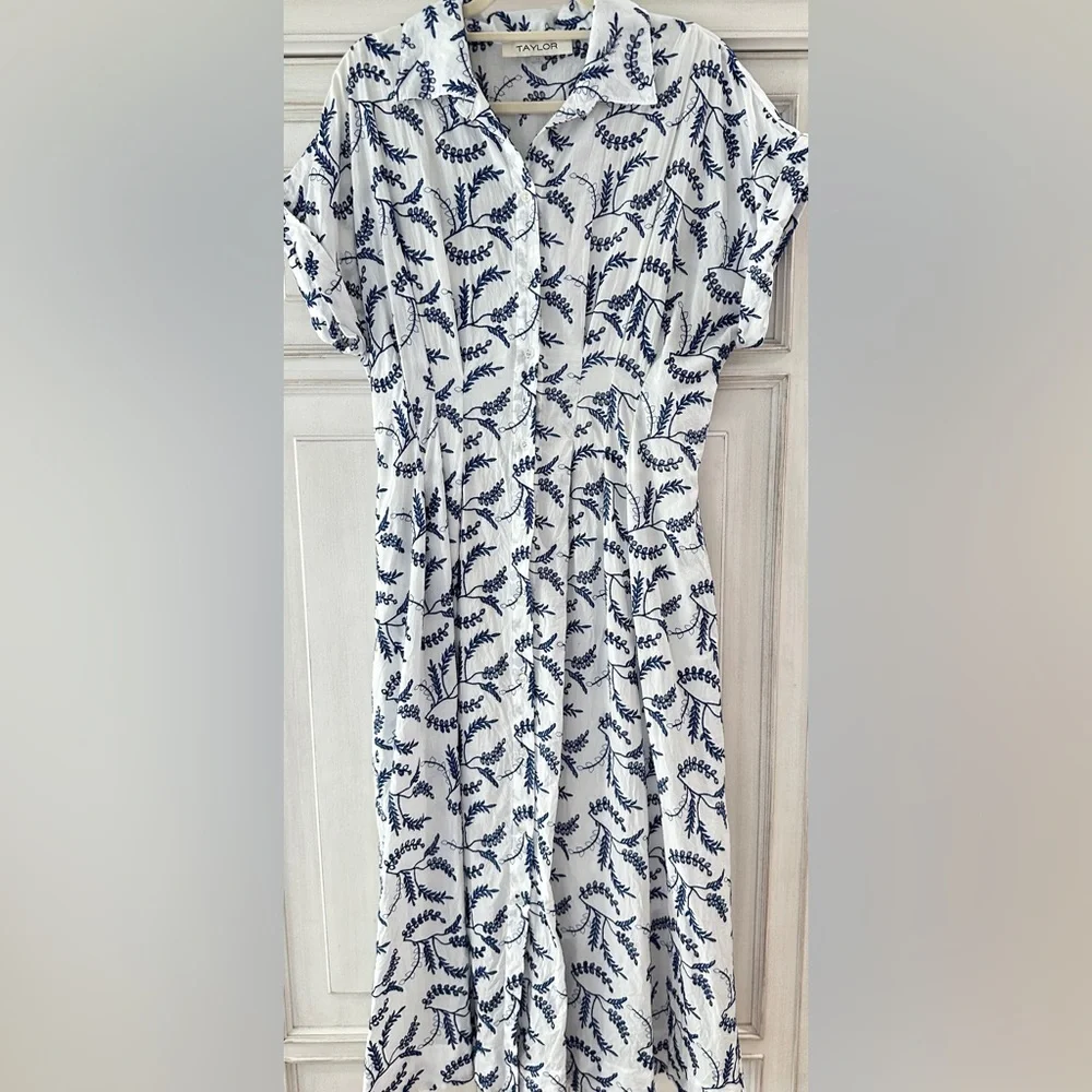 Taylor SZ 14 White and Blue Embroidered Floral Dress with stitched in slip - Picture 1 of 9